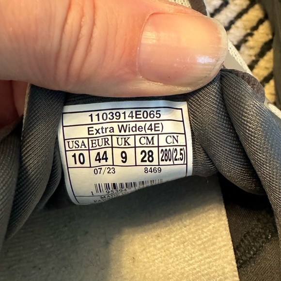 Brooks Adrenaline GTS 23, men’s size 10EEEE (extra wide) - Picture 7 of 7